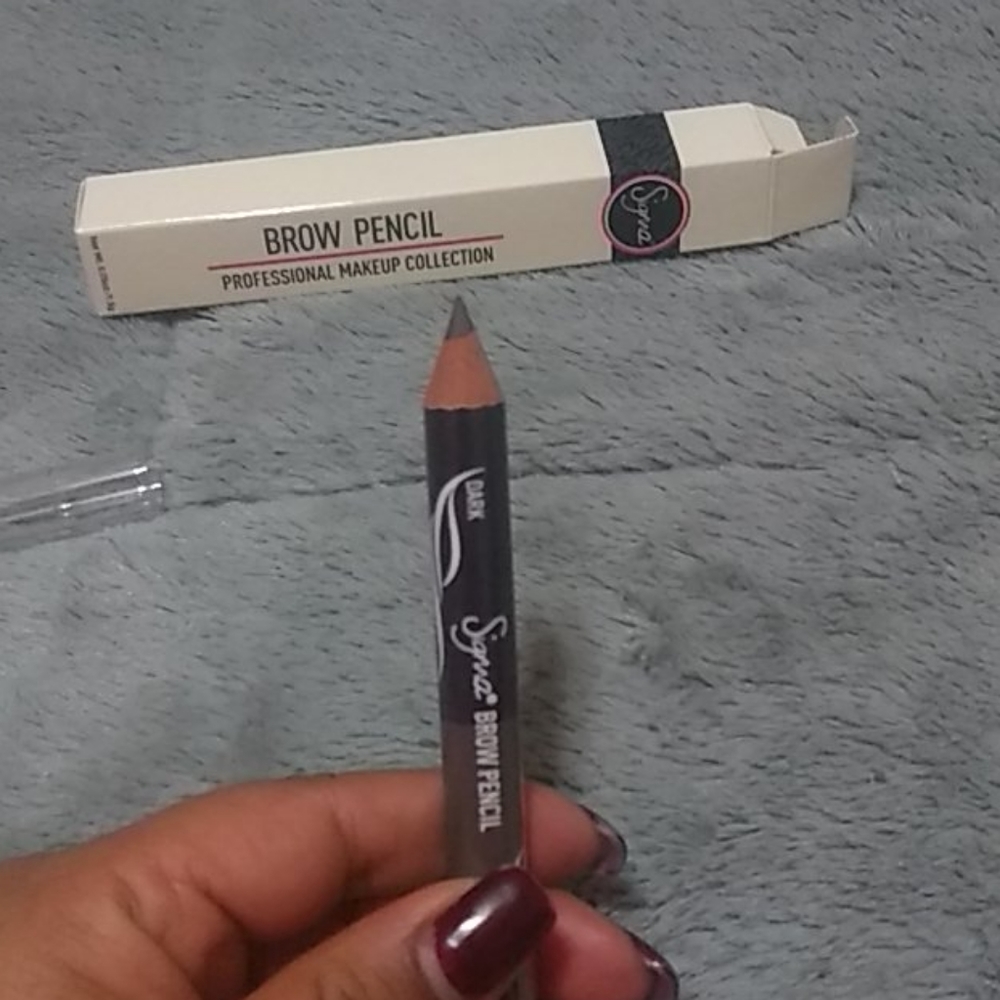 Makeup - Picture 4 of 5